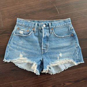 Levi’s 501 High Rise Women’s Denim Shorts in Oxnard Athens Medium Wash Size 27